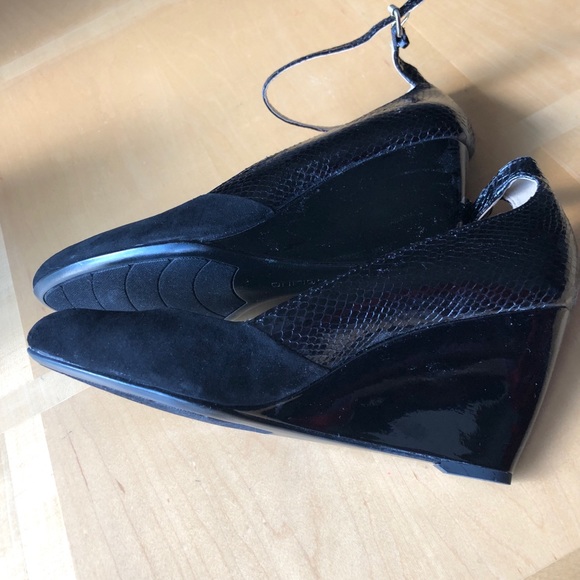 Bandolino suede & patent leather wedges - Picture 5 of 6